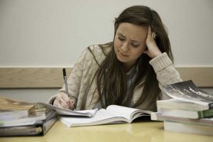 Những nguyên nhân dẫn đến stress học đường là gì?