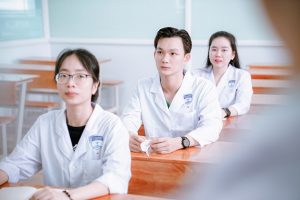 Thí sinh nên tìm hiểu kỹ điều kiện xét học bạ, chỉ tiêu tuyển sinh và đề án của từng trường trước khi đăng ký nguyện vọng ngành Điều dưỡng
